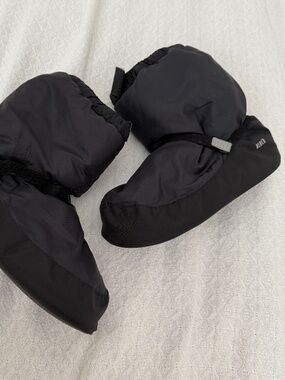 Bloch brand dance warm-up booties  size medium   details: -keeping feet warm, re